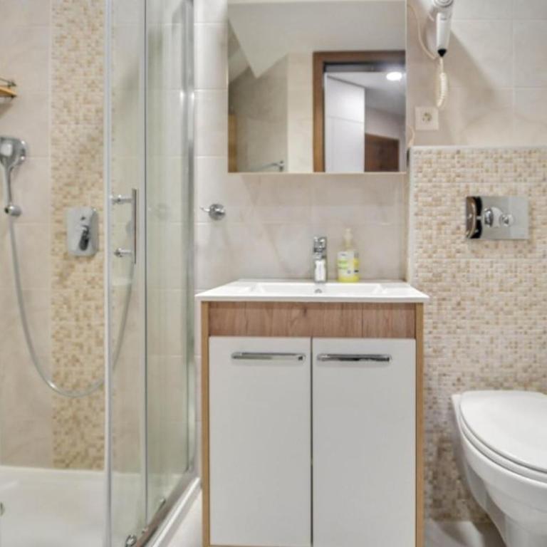 Forest 3 - One-Bedroom Apartment - 9