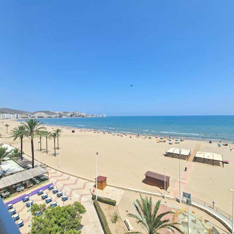 La Palmera - Primera linea frontal en Playa San Antonio - Three-Bedroom Apartment with Sea View - 6