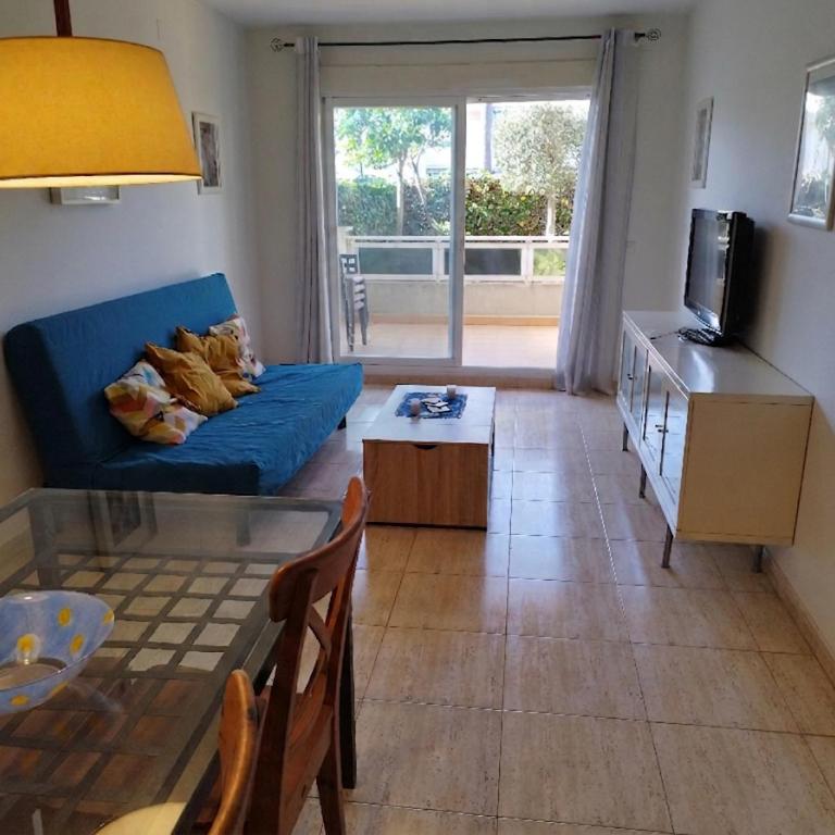 Apartamento con jardín privado, gran terraza y dos piscinas, en Playa de LaMora, Tarragona, familiar y tranquilo, reserva natural Bosque de la Marquesa con playas naturales, cerca de Altafulla, con parking, Wifi, Netflix - Apartamento de 2 dormitorios - 11