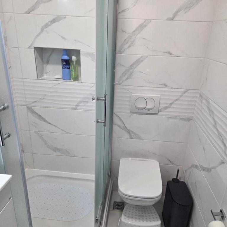 Dea Lux - One-Bedroom Apartment - 11