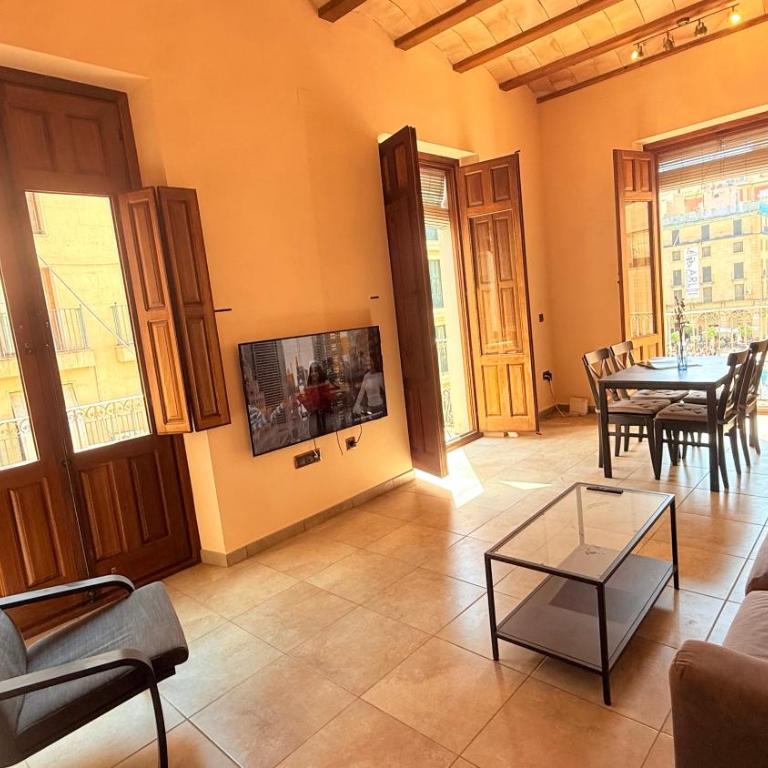 Balcones a la Plaza del Ayuntamiento Mi casa en Alicante - Three-Bedroom Apartment with View - 37