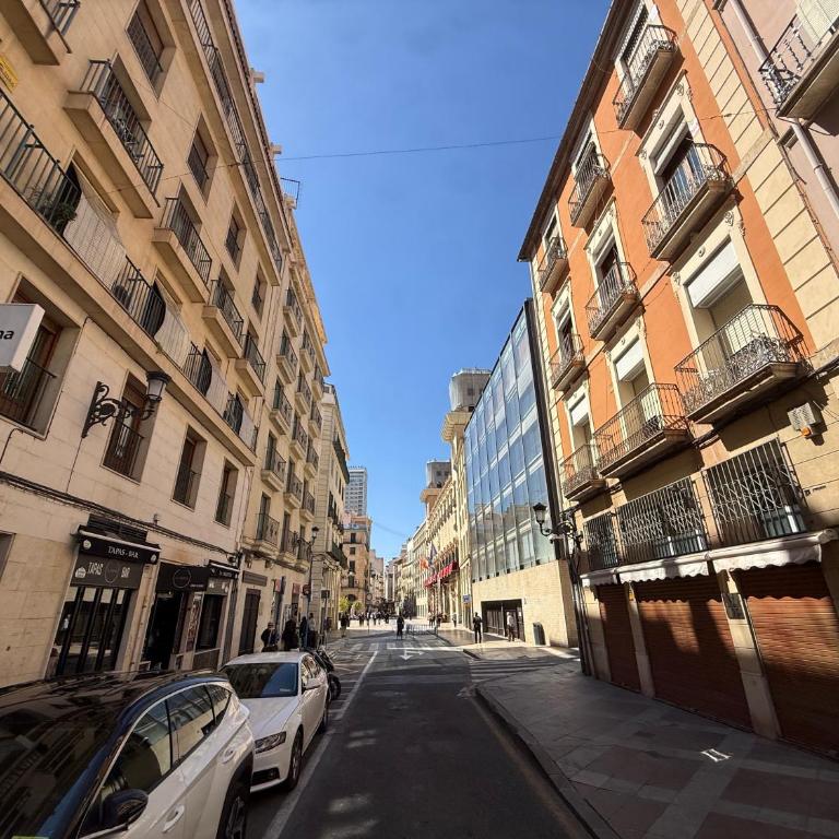 Balcones a la Plaza del Ayuntamiento Mi casa en Alicante - Three-Bedroom Apartment with View - 15