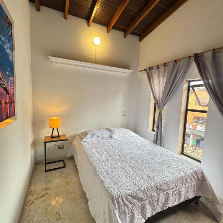 Loft luminoso cerca al Metro y Estadio - Apartamento de 2 dormitorios - 15