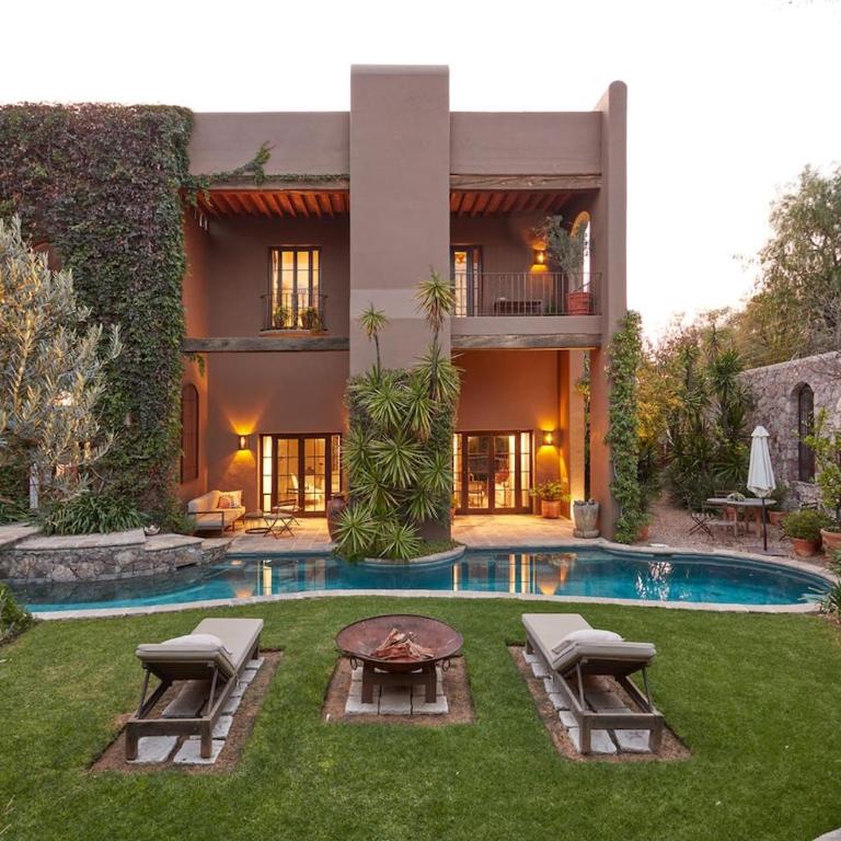 Luxury Hillside Retreat Villa & Panoramic Views - Villa - 1