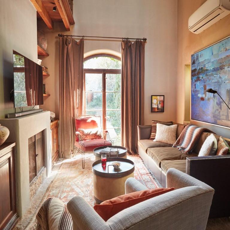 Luxury Hillside Retreat Villa & Panoramic Views - Villa - 20