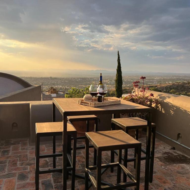 Luxury Hillside Retreat Villa & Panoramic Views - Villa - 44