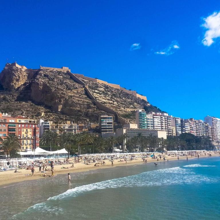 Balcones a la Plaza del Ayuntamiento Mi casa en Alicante - Three-Bedroom Apartment with View - 18