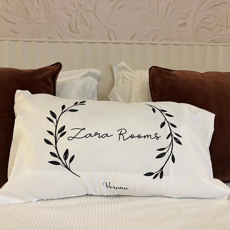 Zara Rooms - Double Room with Private Bathroom - 5