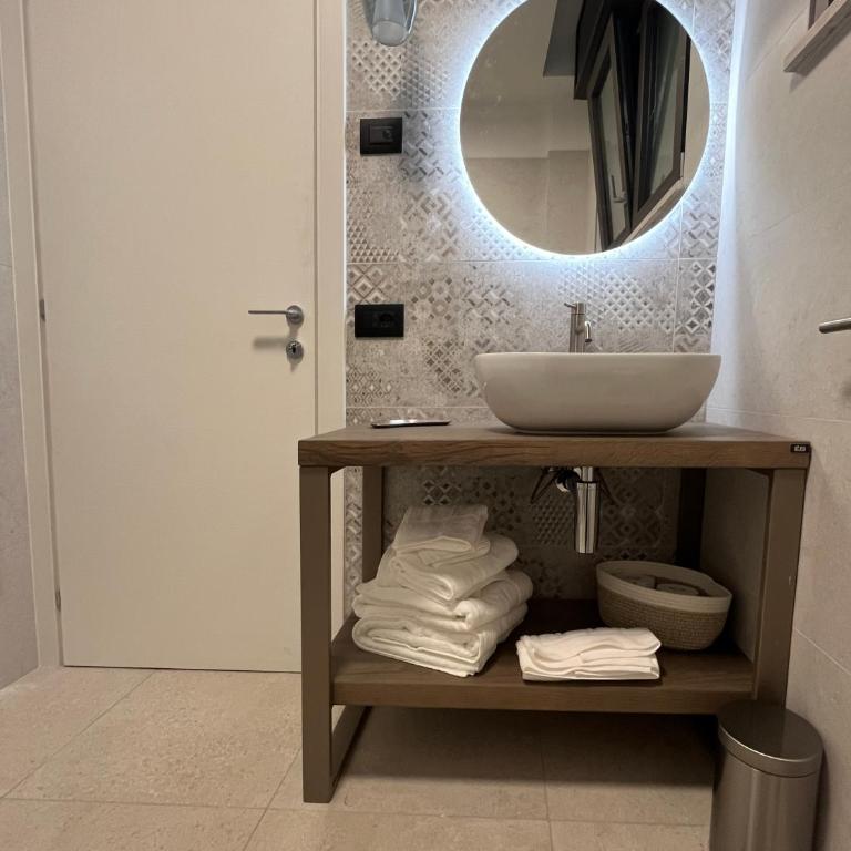 Zara Rooms - Double Room with Private Bathroom - 6