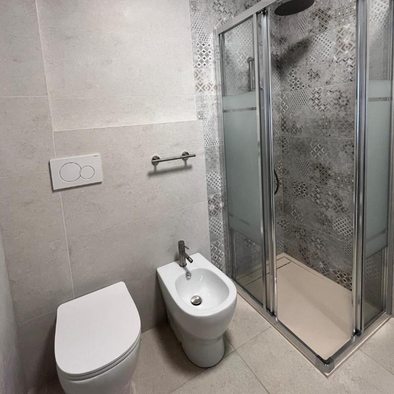 Zara Rooms - Double Room with Private Bathroom - 7