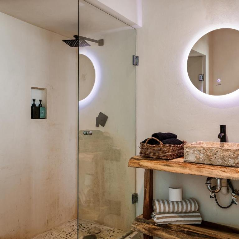 Lua Boutique Studios - Double Room with Lake View - 9