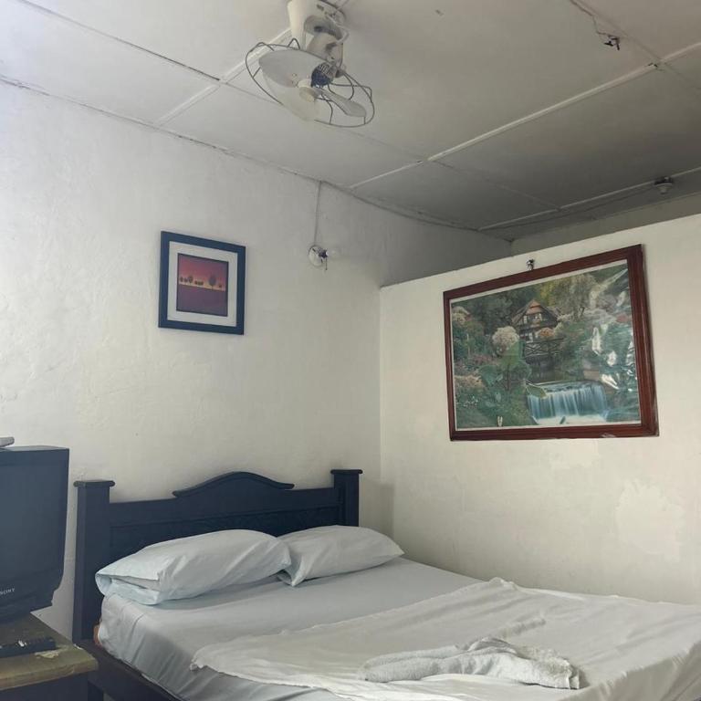 Hospedaje Chavela - Habitación Doble con baño privado - 4