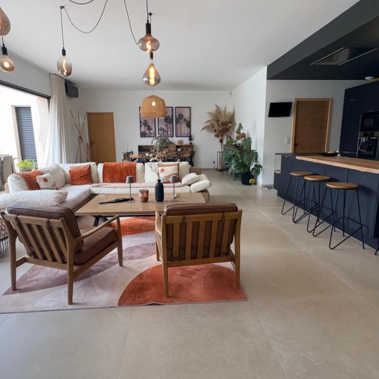 Villa moderne dans le Golfe de Saint Tropez, à 2 km de la mer - Villa - 20