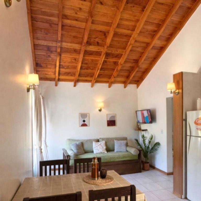 Amplio departamento sobre av principal con cochera - Apartamento de 1 dormitorio - 7