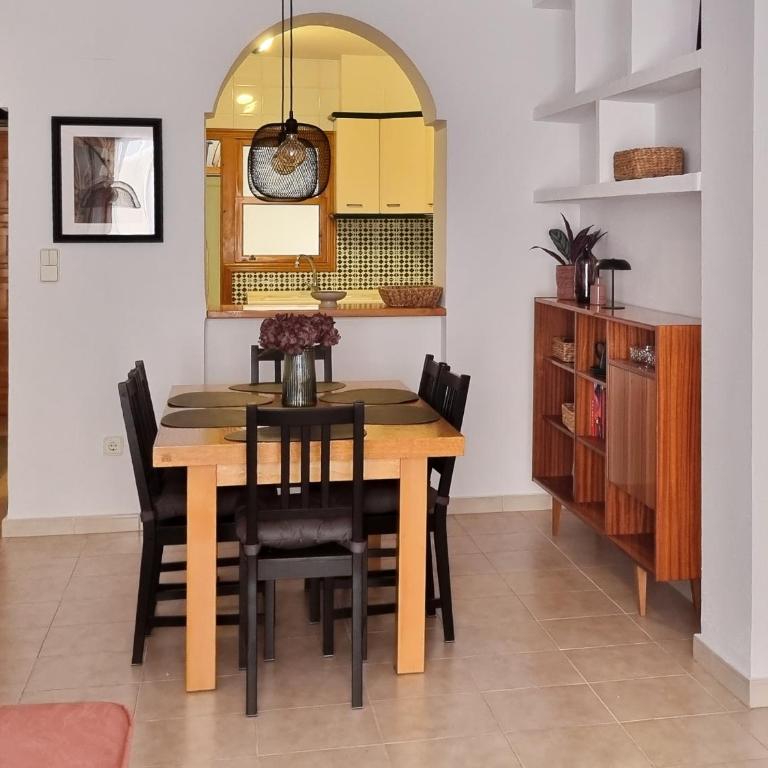 Casa Del Angel 2, Cosy 2 bed apartment,150m from Playa Los Locos plus beautiful swimming pool - Apartamento de 2 dormitorios - 12