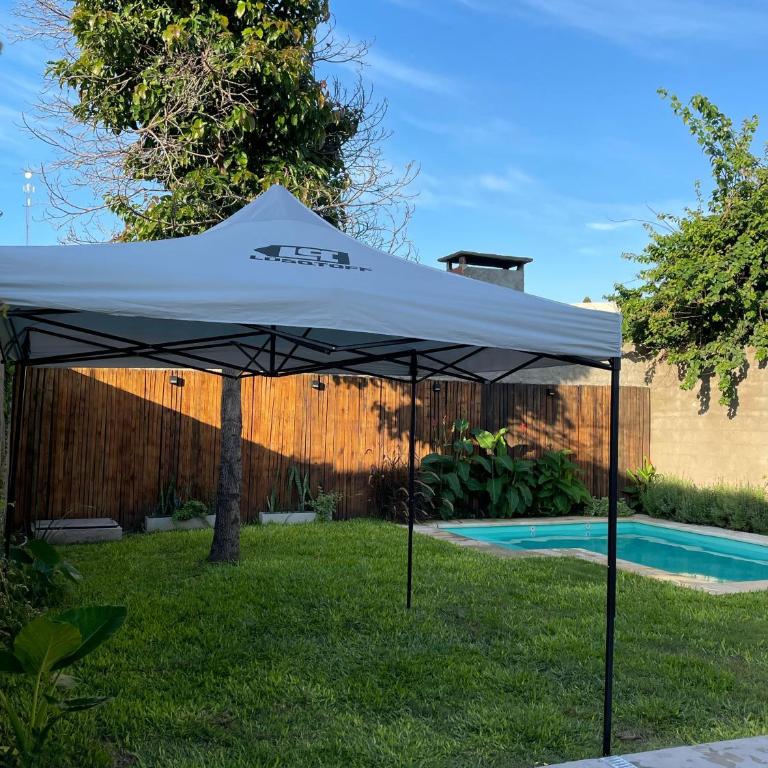 Casa de descanso familiar con pileta - Two-Bedroom House - 1