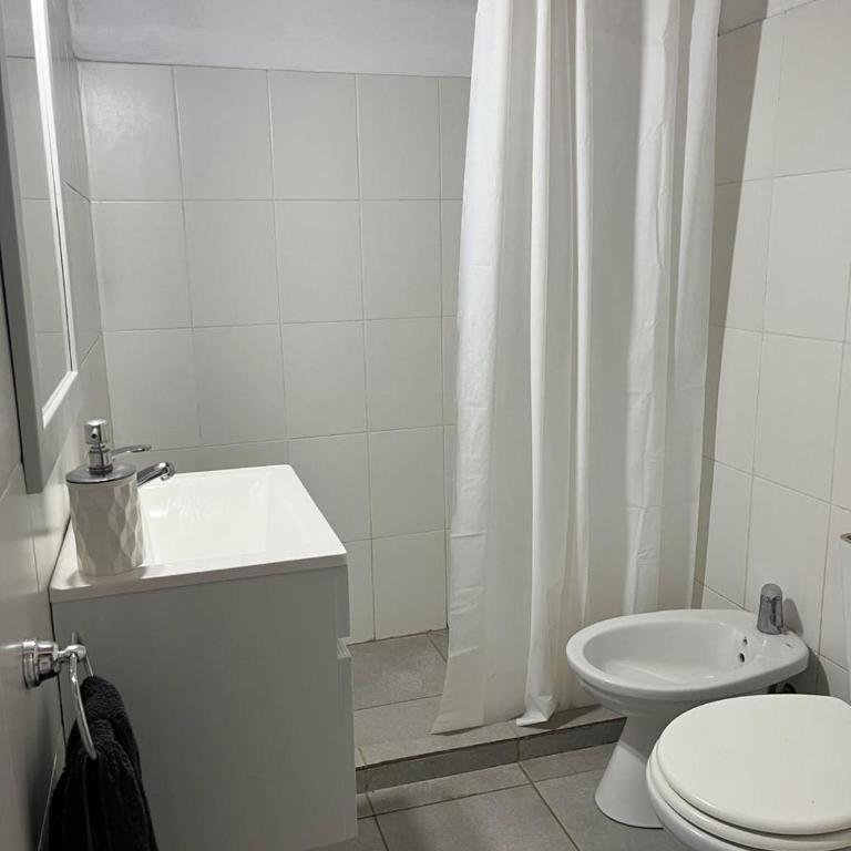 Casa de descanso familiar con pileta - Two-Bedroom House - 4