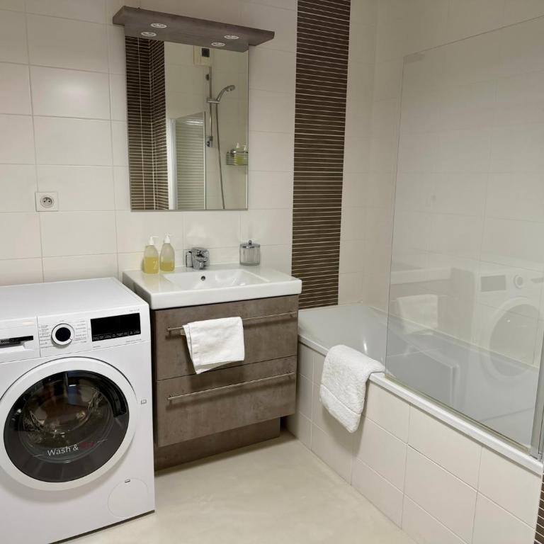 Appart Rénové avec Terrasse - Bail mobilité - Appartement 3 Chambres - 24