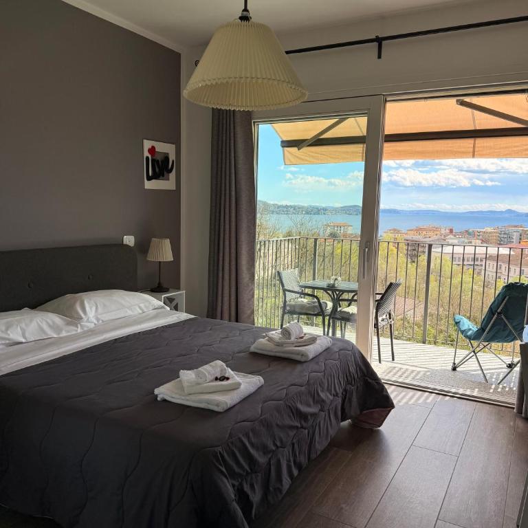 Stella Maggiore - Camera Matrimoniale con Vista Lago - 2