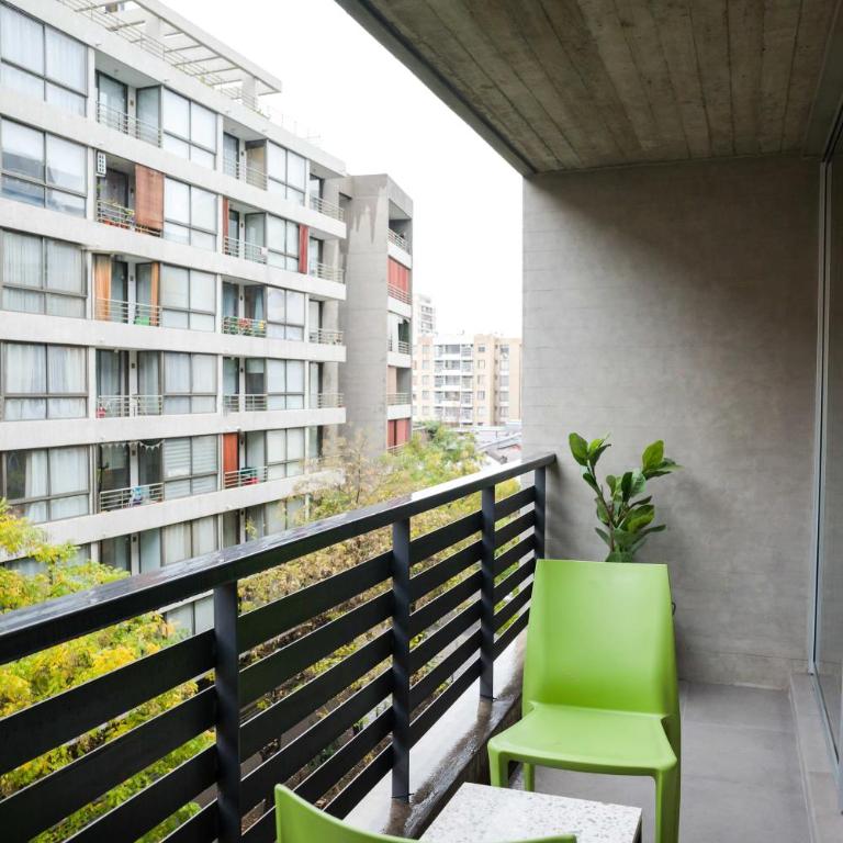 Terrace Vibe Chic Apartment Steps from Metro - Apartment - 2