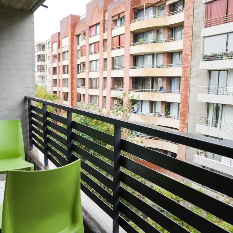 Terrace Vibe Chic Apartment Steps from Metro - Apartment - 16