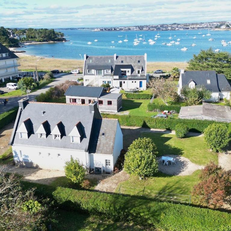 Grande maison - 4 chambres à 1 min des plages - Cabellou - Four-Bedroom House - 1