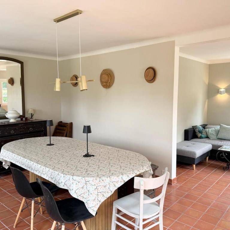 Grande maison - 4 chambres à 1 min des plages - Cabellou - Four-Bedroom House - 4