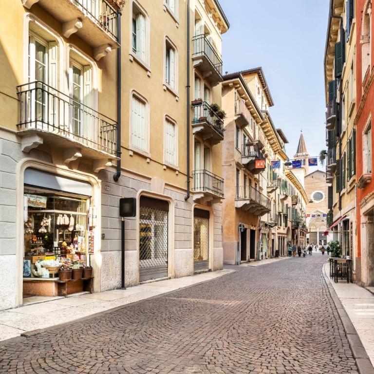 Palazzo Forti Verona Design Apartments - One-Bedroom Apartment with Balcony - 4