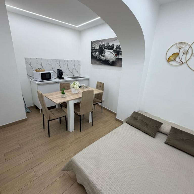 Maison Ferba - King Room with Balcony - 5