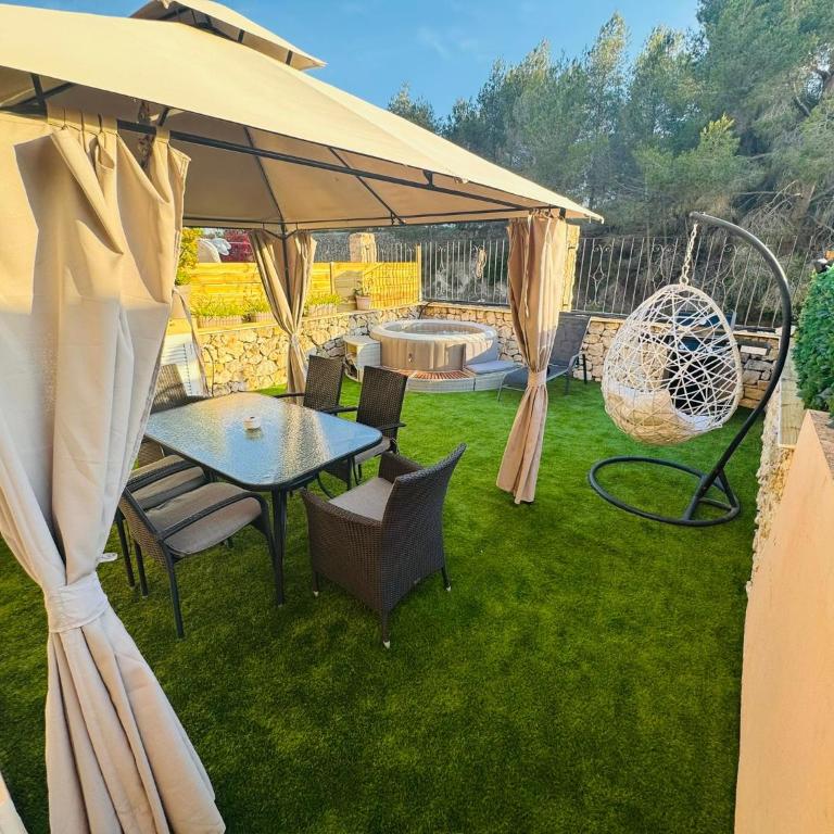 Calpe Casa adosada entorno playa y montaña tranquilidad relax jacuzzi piscina wifi aire jardin barbacoa y parking - Casa de 3 dormitorios - 2