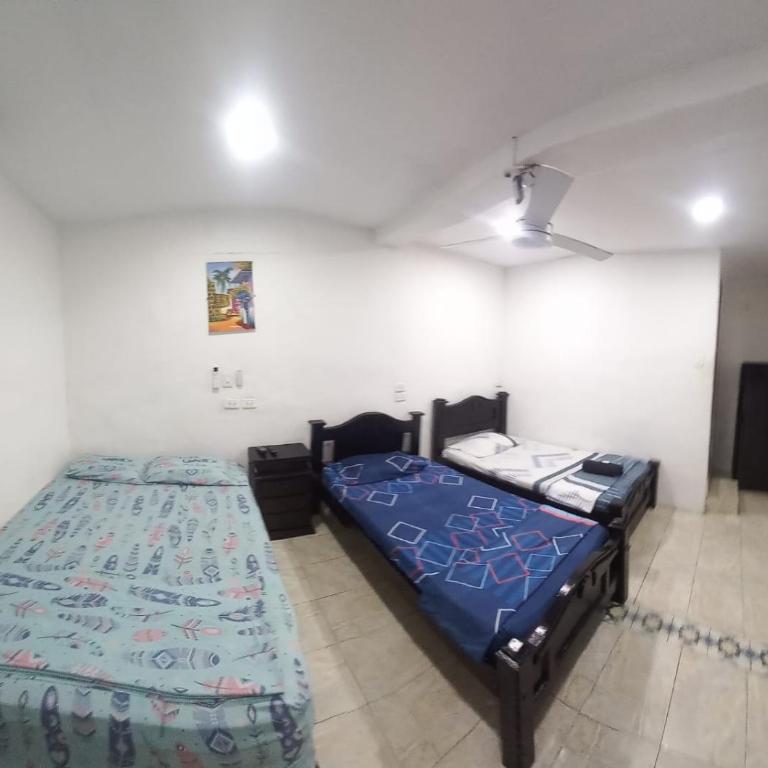 HOSTAL EL BALCONCITO - Economy Quadruple Room - 1