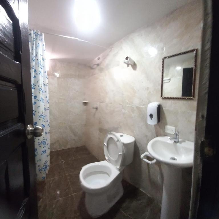 HOSTAL EL BALCONCITO - Economy Quadruple Room - 3