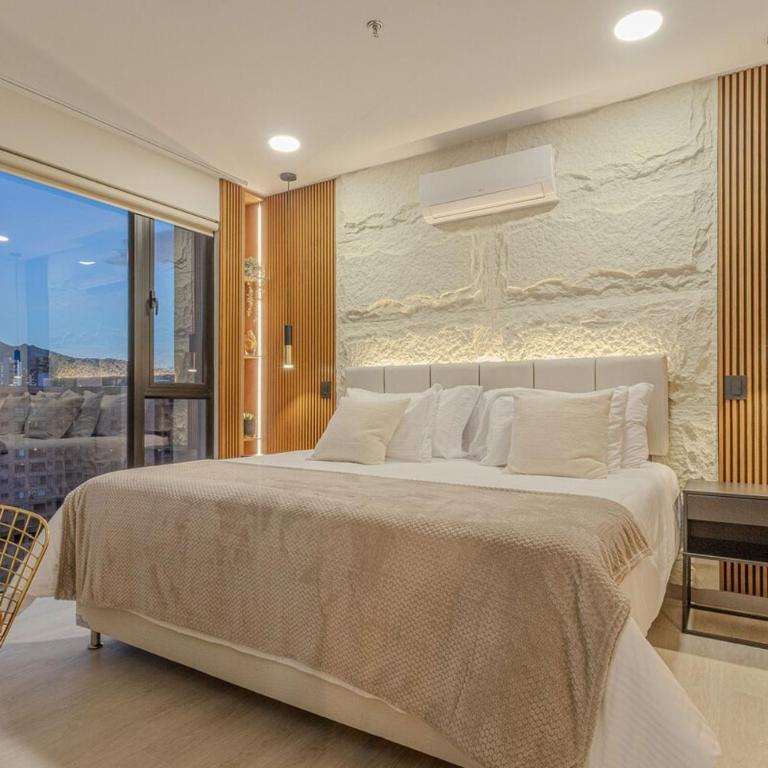 Luxury 2-Bedroom with Balcony & Panoramic City Views in El Poblado - Apartamento Deluxe de 2 dormitorios con balcón - 4