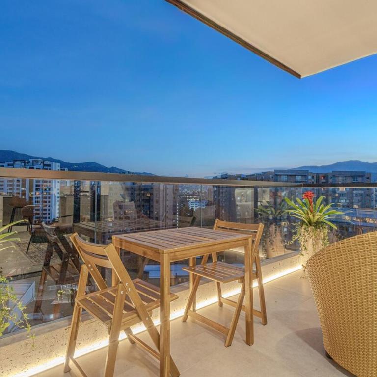 Luxury 2-Bedroom with Balcony & Panoramic City Views in El Poblado - Apartamento Deluxe de 2 dormitorios con balcón - 24