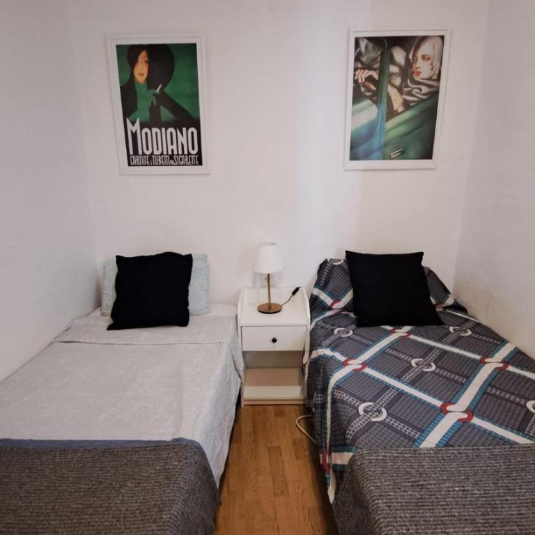 Palau Rooms - Budget Twin Room - 8