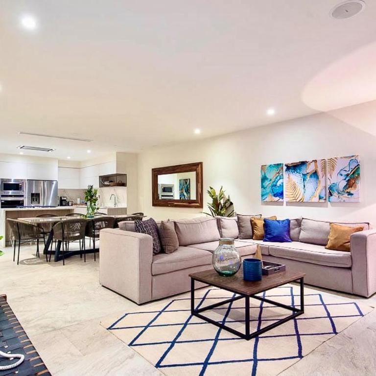 Oceanfront Indah Condo Sleeps 10 Sunsets - Three-Bedroom Apartment with Ocean View - 14