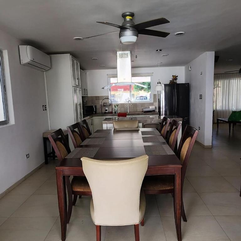 Beautiful house with a pool - Casa de 4 dormitorios - 31