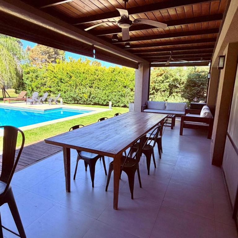 Casa con jardín y piscina en Estancias del Pilar - Casa de 4 dormitorios - 3
