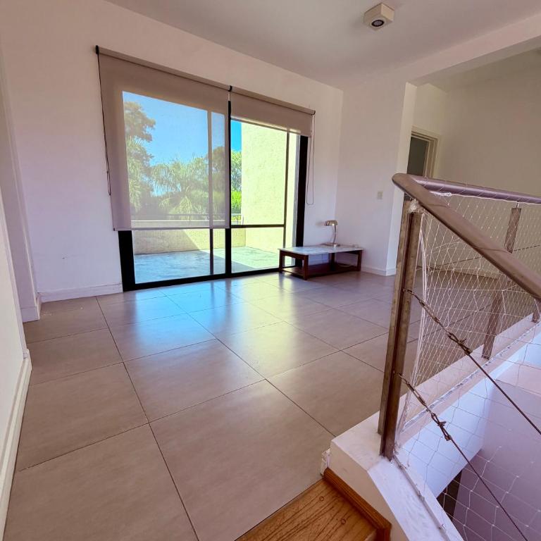 Casa con jardín y piscina en Estancias del Pilar - Casa de 4 dormitorios - 11