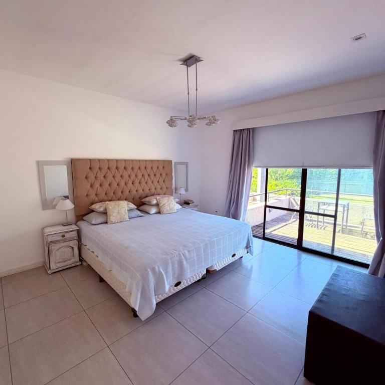 Casa con jardín y piscina en Estancias del Pilar - Casa de 4 dormitorios - 32
