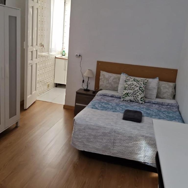 Estudio Grande Madrid Centro - Habitación Familiar con baño privado - 1