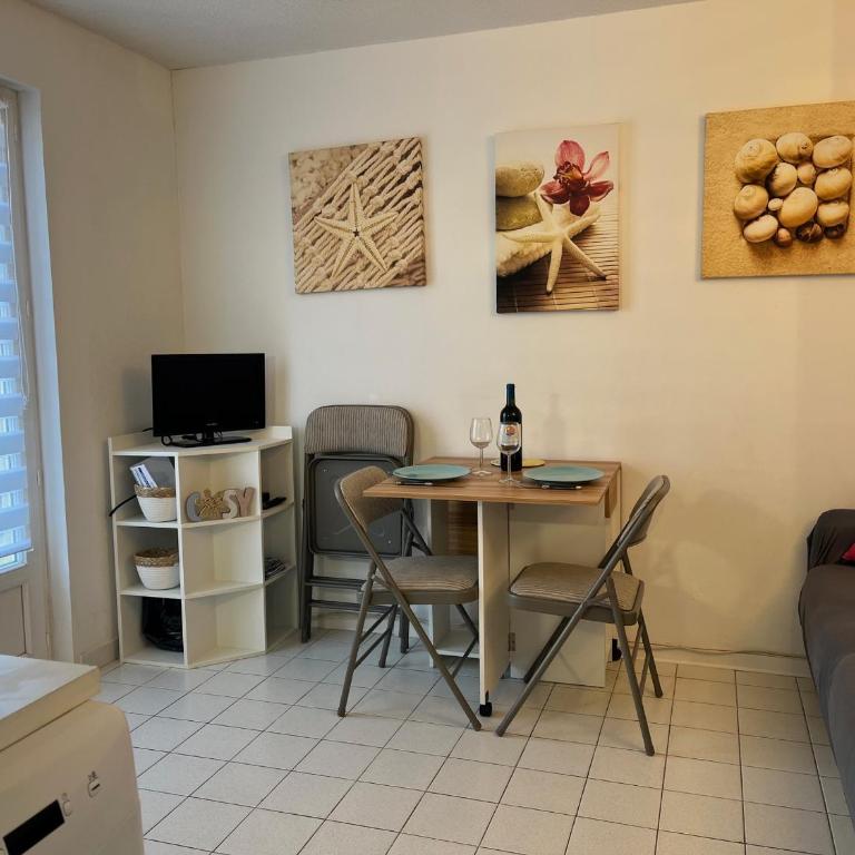Gruissan : T3 RDC 4/5 pers, Piscine & Parking privé - FR-1-796-93 - Appartement - 7
