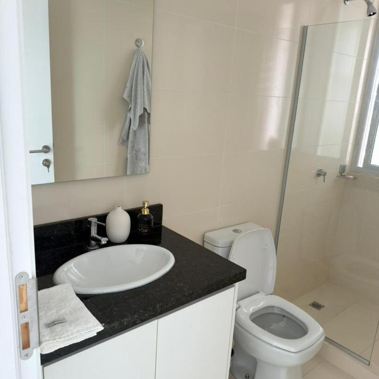 Departamento a estrenar tipo Resort en Complejo Altamira Surubi i 10 minutos del Aeropuerto Silvio Pettirosi - One-Bedroom Apartment - 11