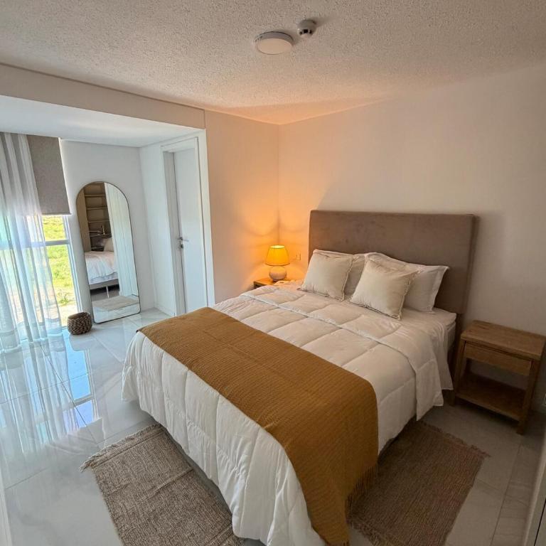 Departamento a estrenar tipo Resort en Complejo Altamira Surubi i 10 minutos del Aeropuerto Silvio Pettirosi - One-Bedroom Apartment - 14