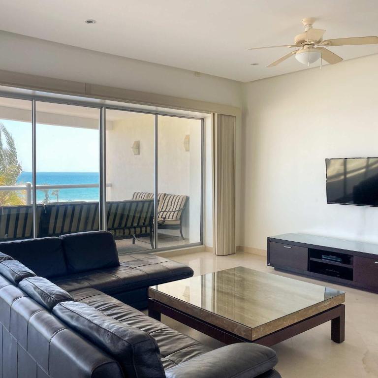 Oceanfront Condo with Stunning Views #303 - Apartamento - 4