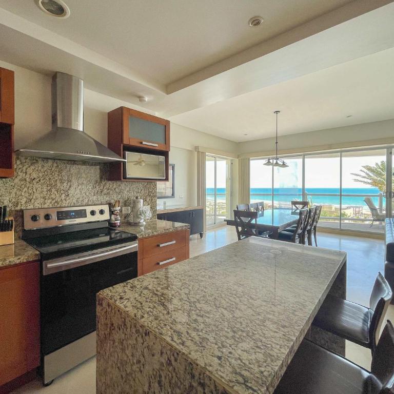 Oceanfront Condo with Stunning Views #303 - Apartamento - 9
