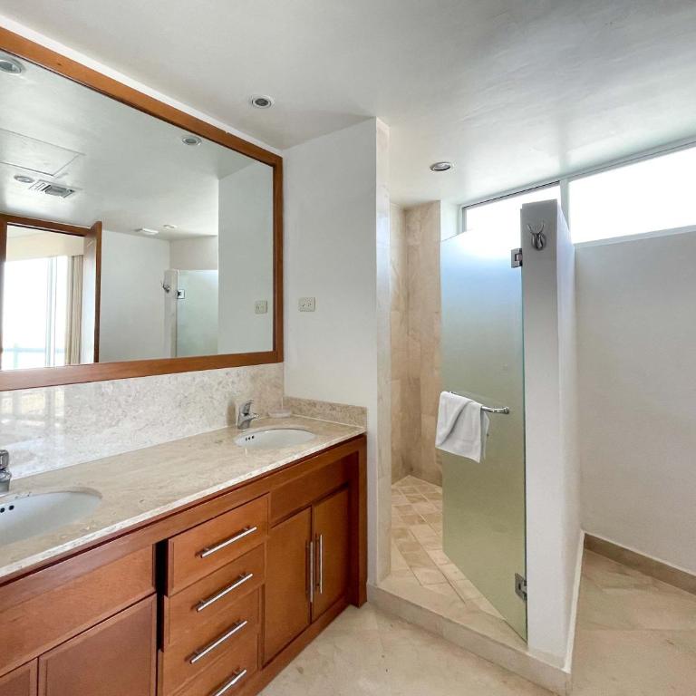 Oceanfront Condo with Stunning Views #303 - Apartamento - 22