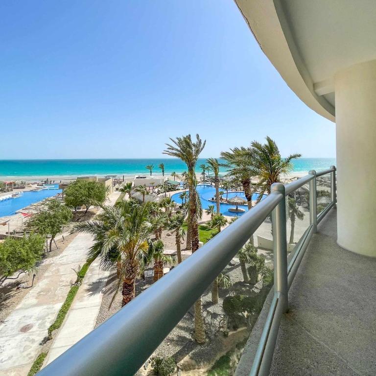 Oceanfront Condo with Stunning Views #303 - Apartamento - 25
