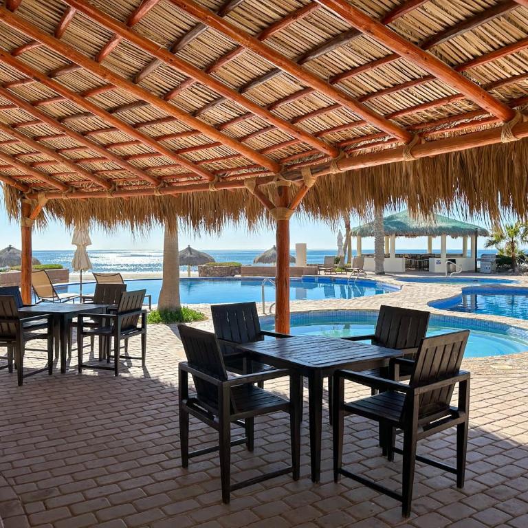 Oceanfront Condo with Stunning Views #303 - Apartamento - 44