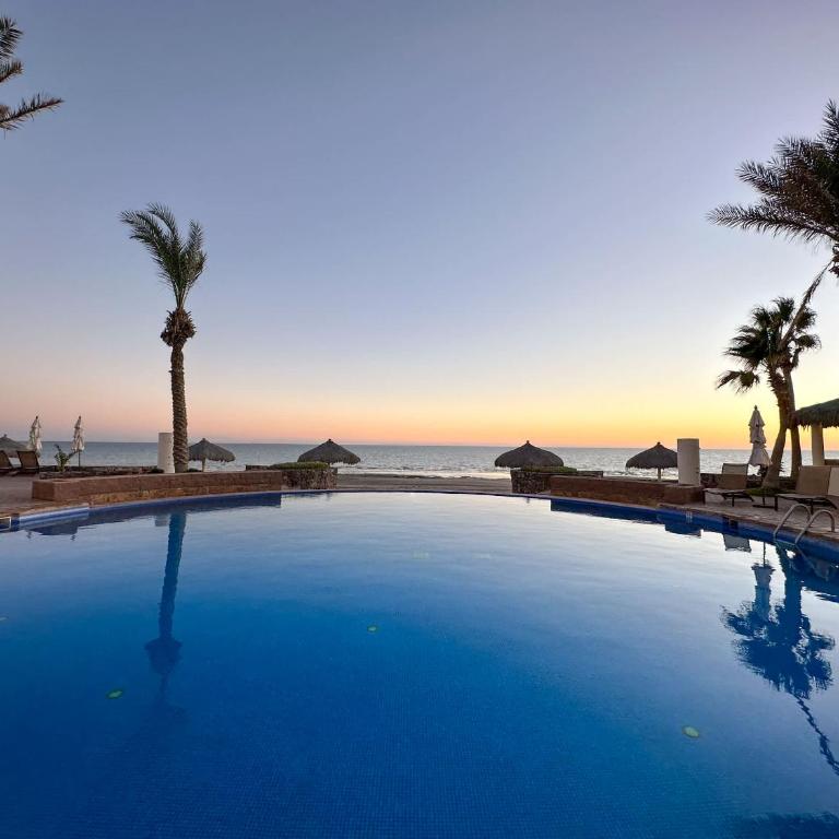 Oceanfront Condo with Stunning Views #303 - Apartamento - 49